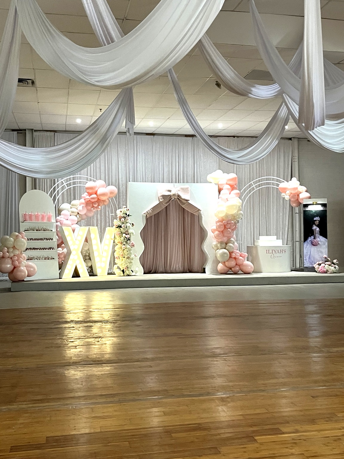 Pink quinceañera stage